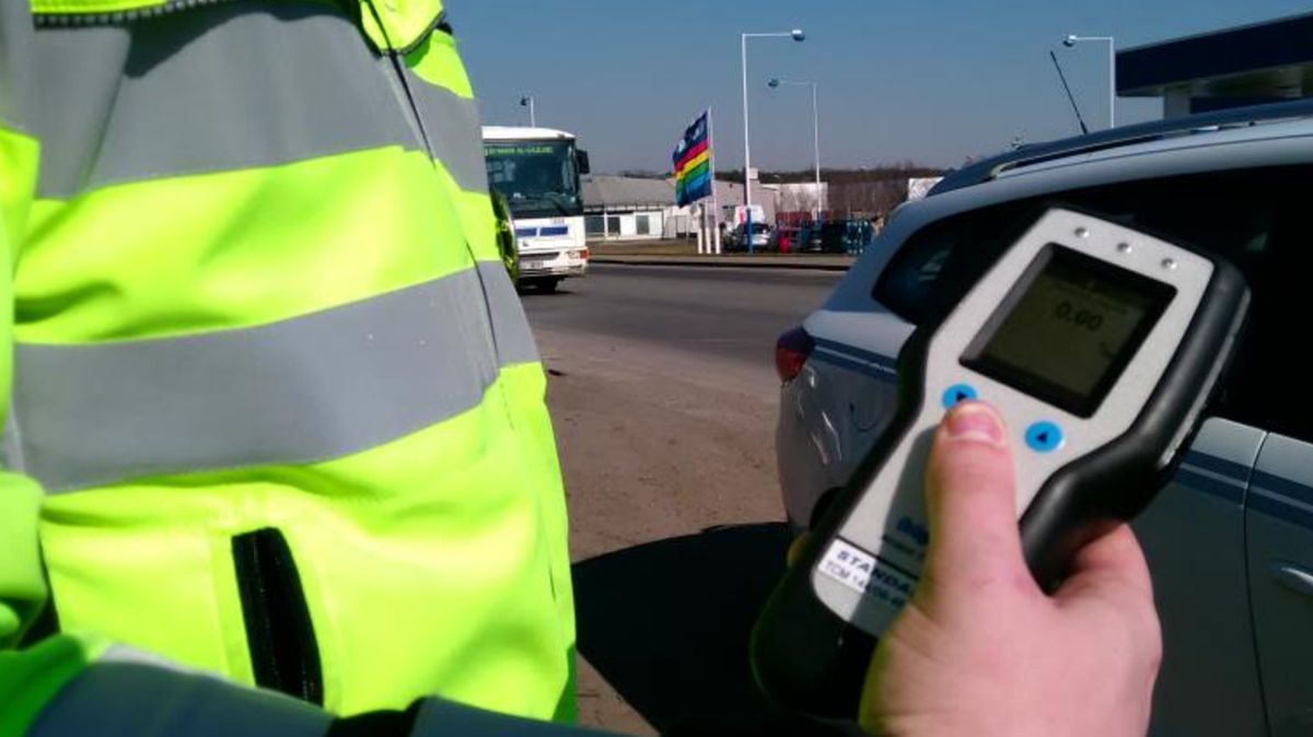 Policie nedává dýchat všem řidičům. Pivo či sklenka vína spíše projdou
