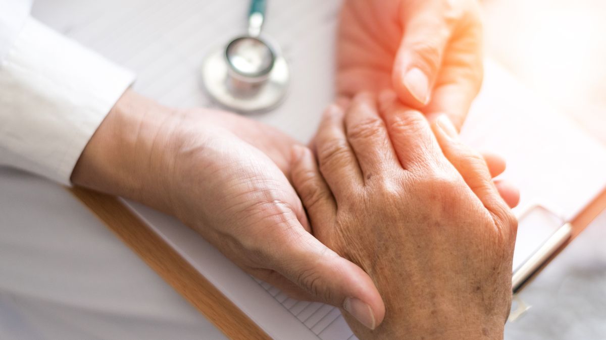 Parkinson probíhá roky před prvními příznaky. Varují i pohyby ve spánku