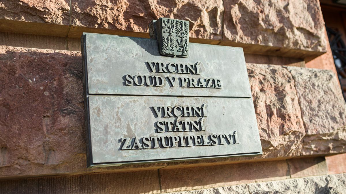 Dvě osoby čelí obžalobě kvůli zakázce dopravního podniku v Praze