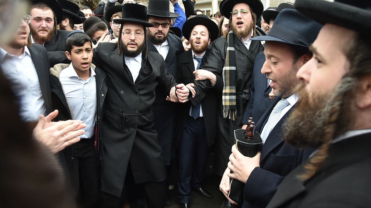 Chanuku v New Yorku provázely útoky. O víkendu muž pobodal pět Židů