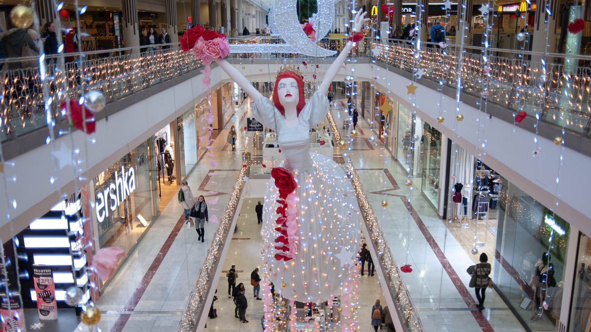 Den v byznysu: Covidové Vánoce budou s méně dárky a frontami na kapry
