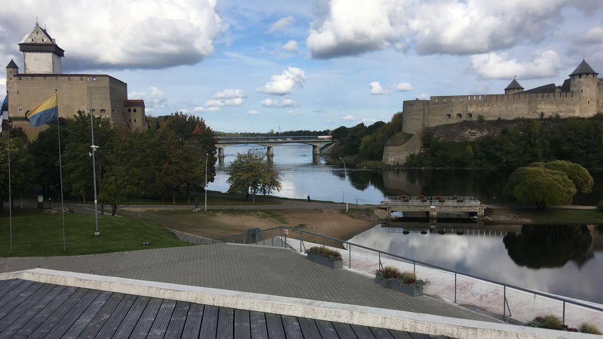 Rusko odstranilo z řeky Narvy bóje vyznačující hranici s Estonskem