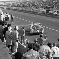 Ford GT40 byl sportovní vůz s vysokým výkonem. Tento typ prosadil v závodu 24 hodin Le Mans čtyřikrát v řadě, a to v letech 1966–1969. 