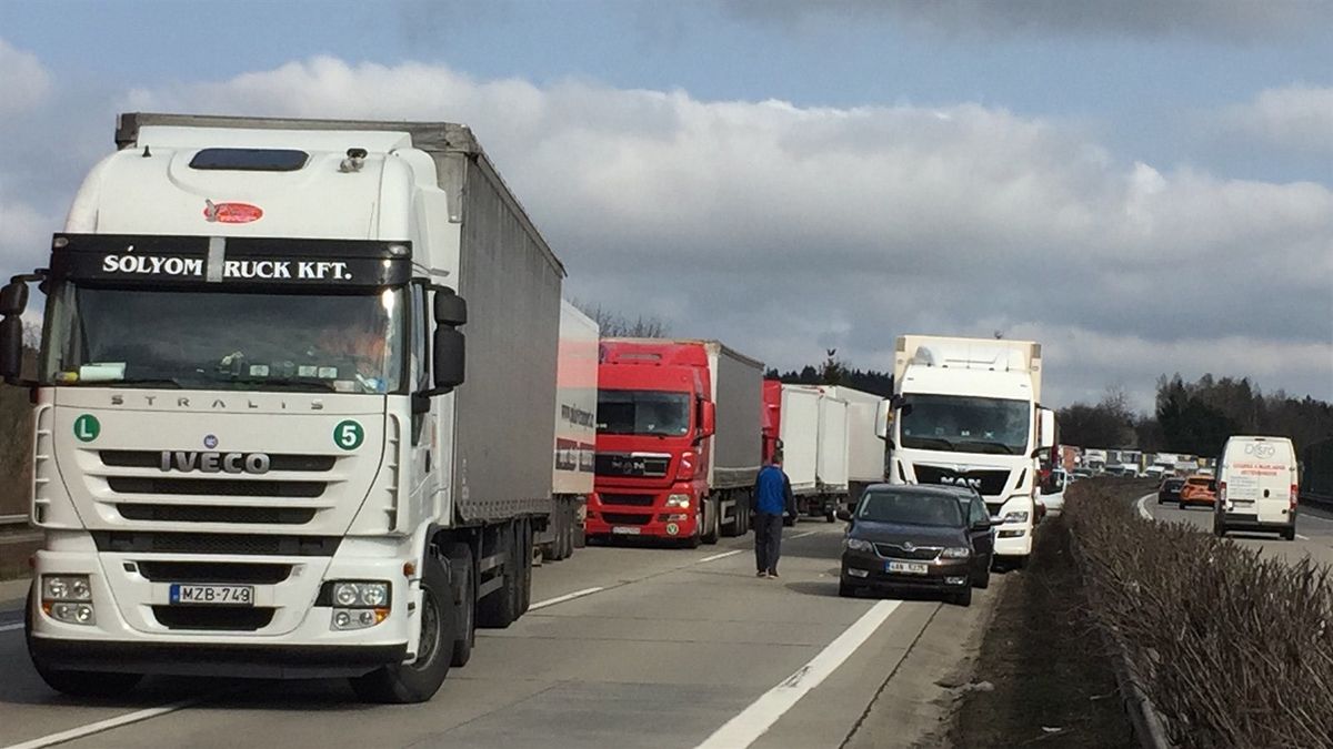 Zákaz předjíždění kamionů se rozšíří na 145 kilometrů dálnic