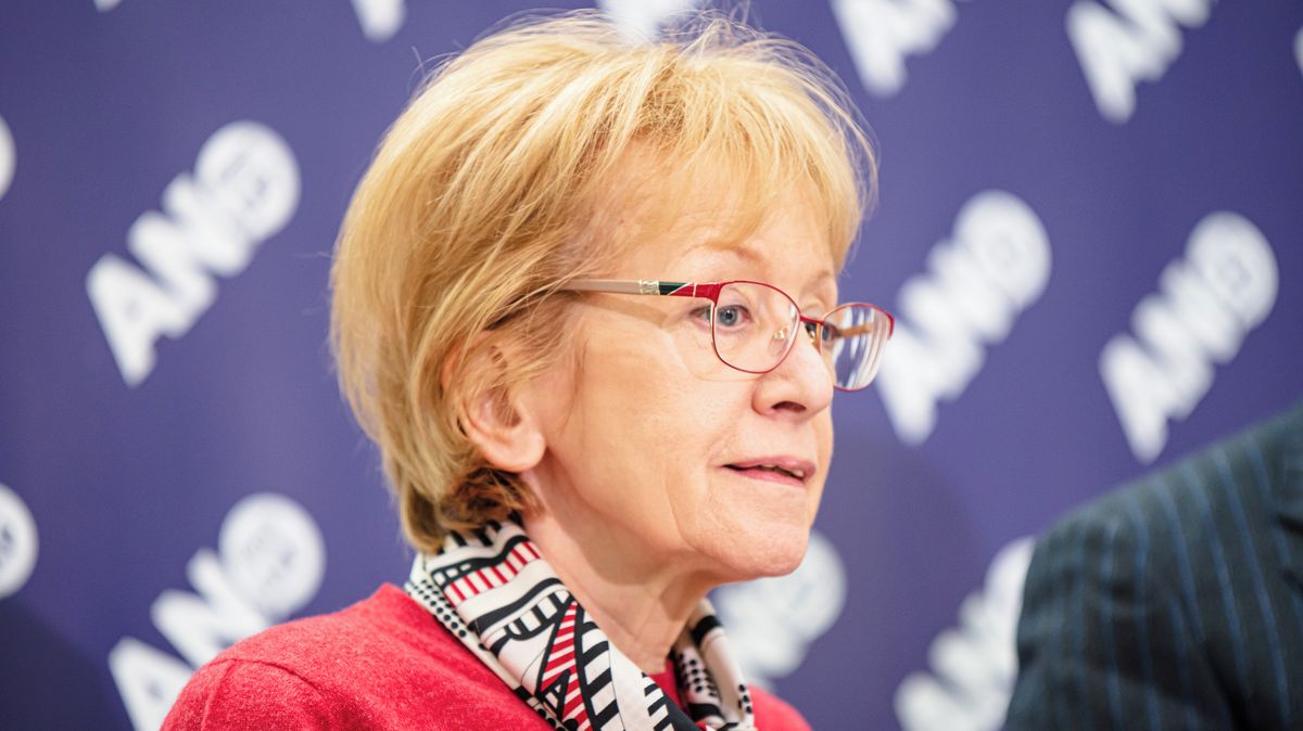 Veřejnost je zmanipulovaná tím, že by se všichni měli vydat, říká Válková