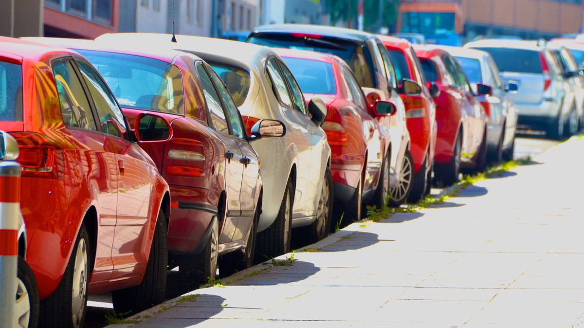 Kutná Hora chce rozšířit místa k parkování. Do budoucna by mohla zavést zóny