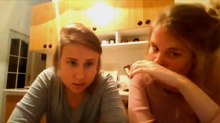 Dvě nemocné dívky natočily video. Popsaly, jak Covid-19 bolí. A jak nákazu nechtěně šířily