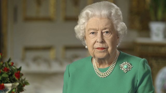 Když je Britům nejhůř, mají ještě královnu. Alžběta II. promluvila k národu