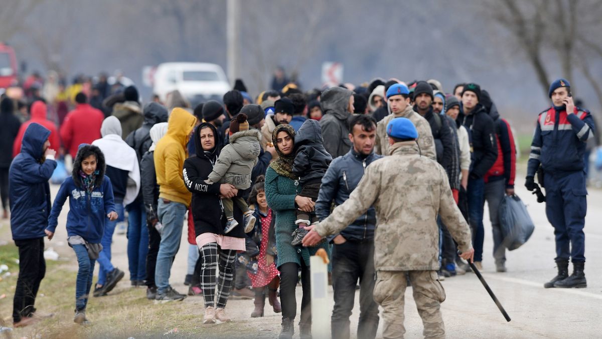 Fotogalerie: Když 12,5 tisíce uprchlíků zkouší přejít turecko-řeckou hranici