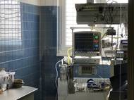 Nyní tam leží 11 pacientů na umělé plicní ventilaci. Potřebují neustálou péči.