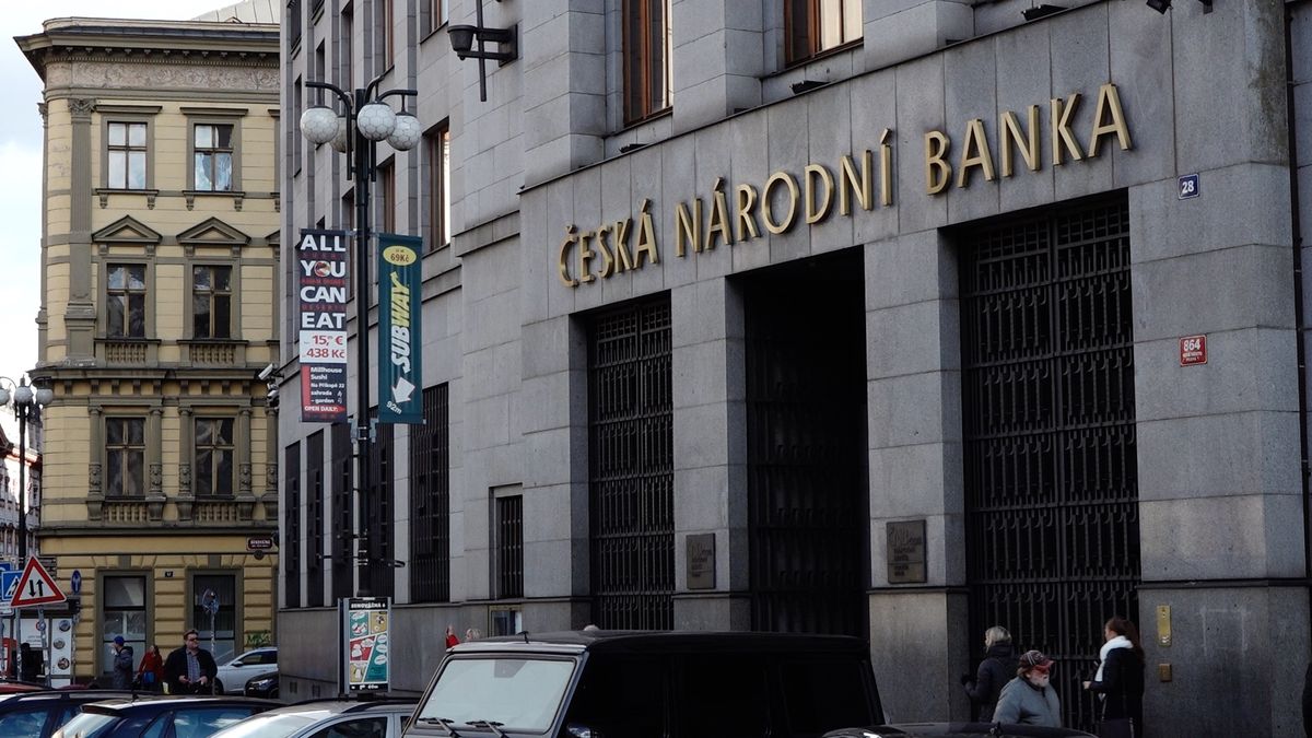 Tuzemské banky si po zásahu ČNB polepší o desítky miliard korun