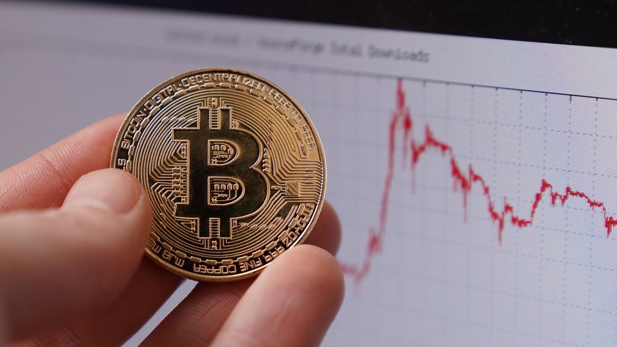 Bitcoin se výrazně propadl, za den ztratil přes 13 procent hodnoty