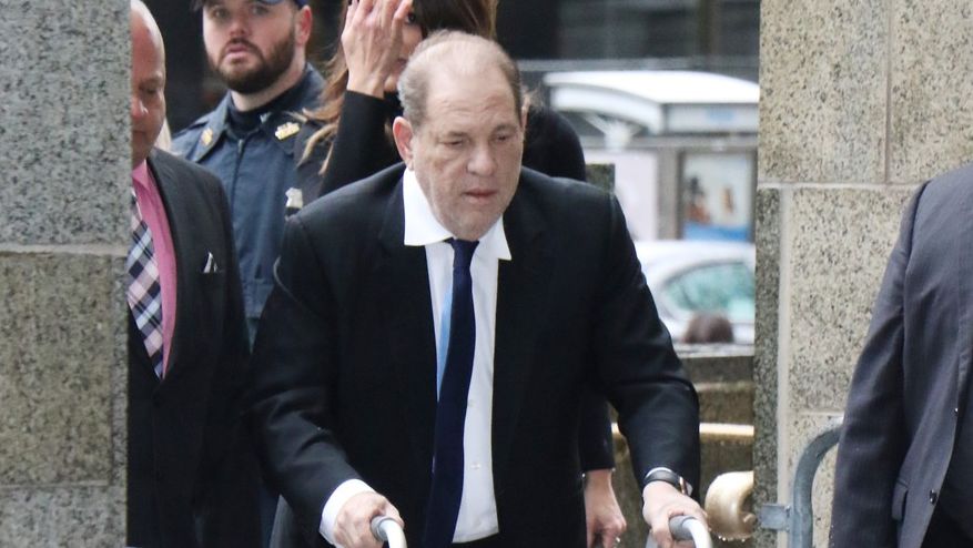 Weinstein se dohodl se svými oběťmi na odškodnění, vyplatí jim 570 milionů korun