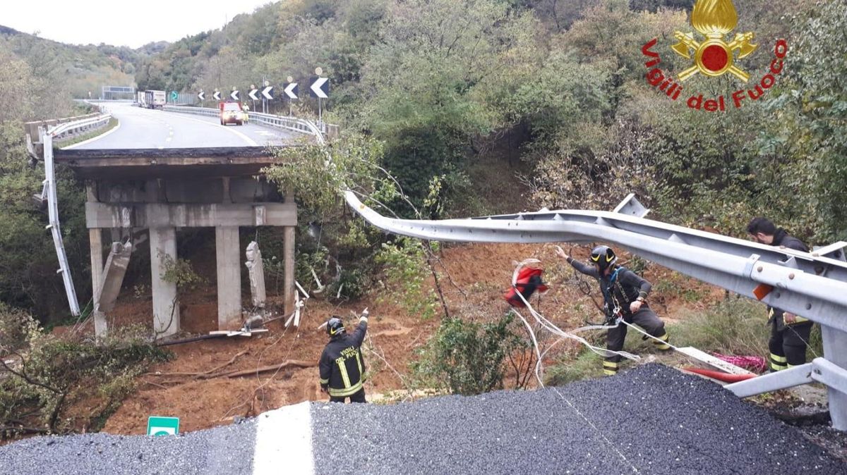 V Itálii se při záplavách zřítil most, Francie hlásí čtyři mrtvé