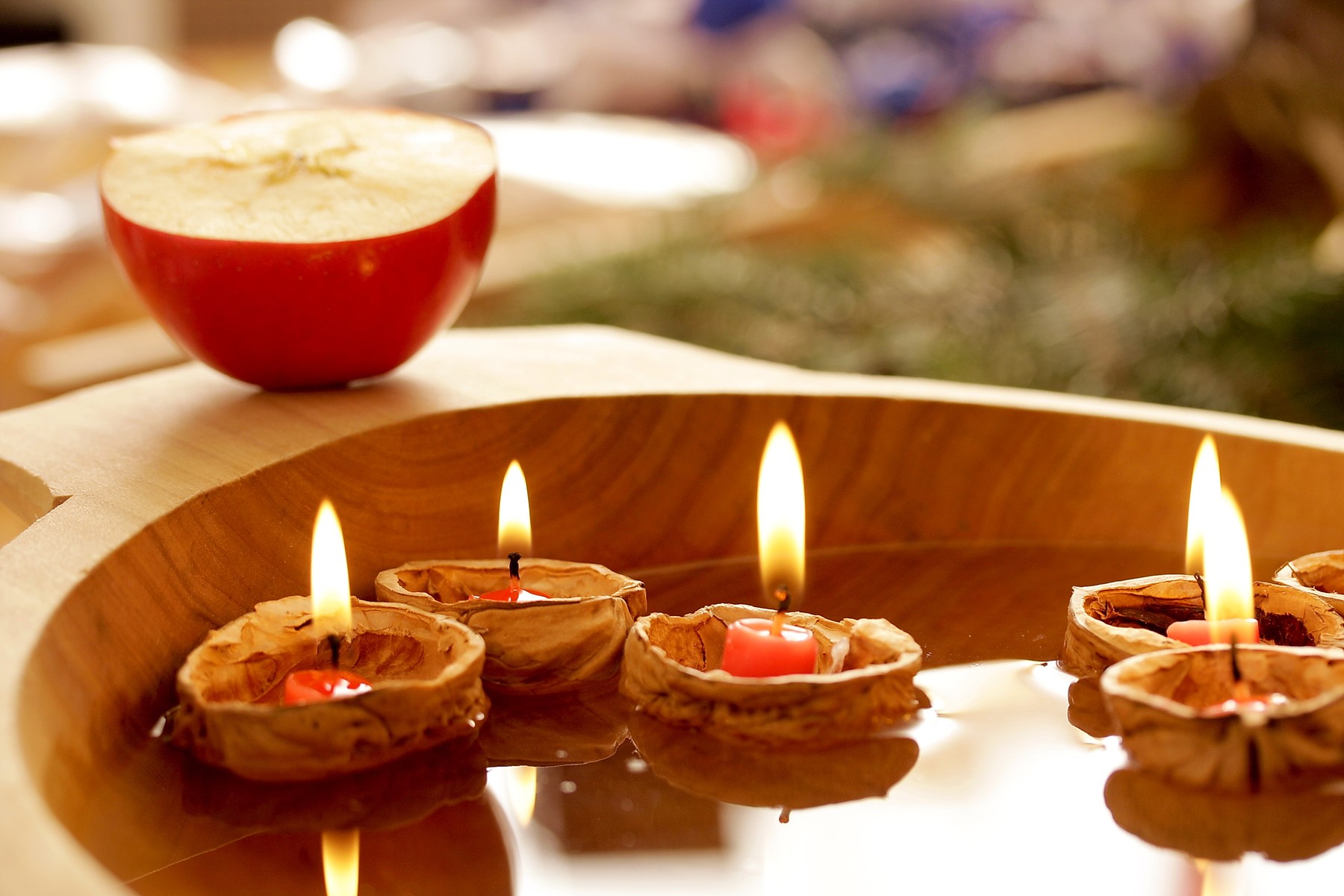 Vánoční zvyky a tradice: krájení jablka, lití olova a další