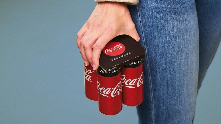 Coca-Cola, největší producent plastového odpadu, jde do sebe