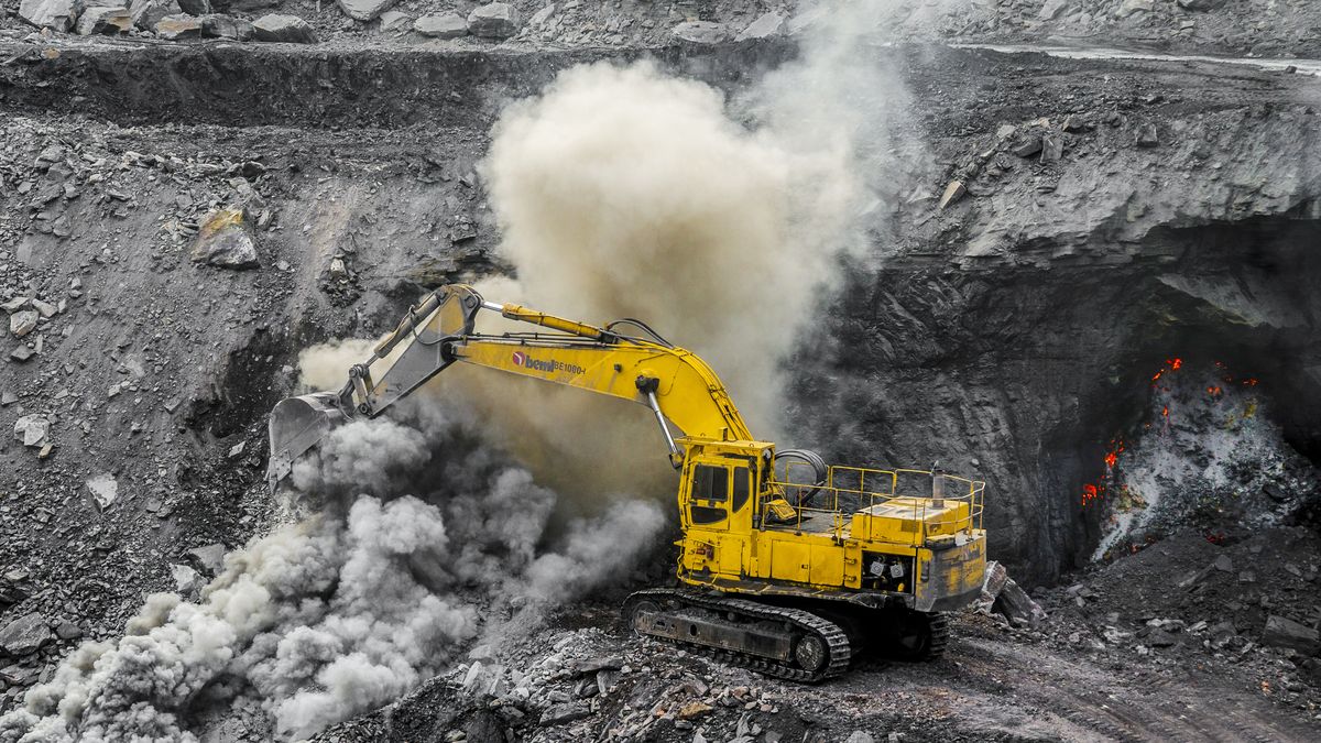 Emise klesají, svět dává sbohem uhlí. Až na Čínu