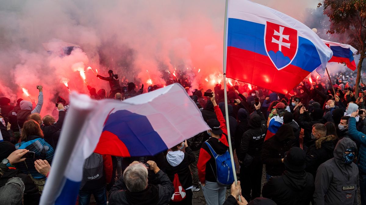 V Bratislavě demonstrovali fotbaloví ultras. Podobný protest čeká i Prahu