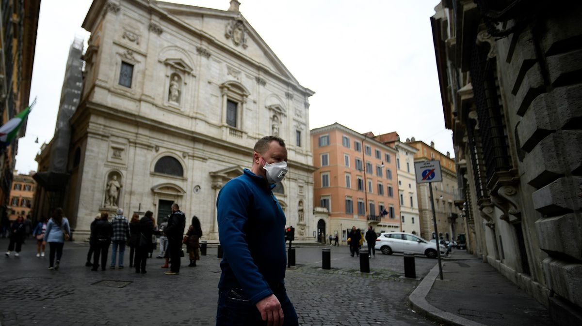 Jet do Itálie je riziko, upozornil ministr. Češi a Američanka si koronavirus přivezli z ní
