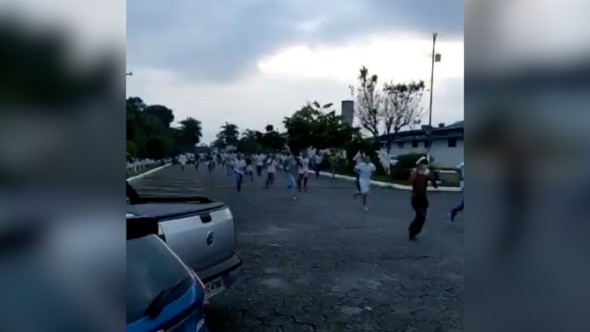 Video: Vězni v ulicích i na plážích. Opatření kvůli viru v Brazílii vyvolalo vzpouru