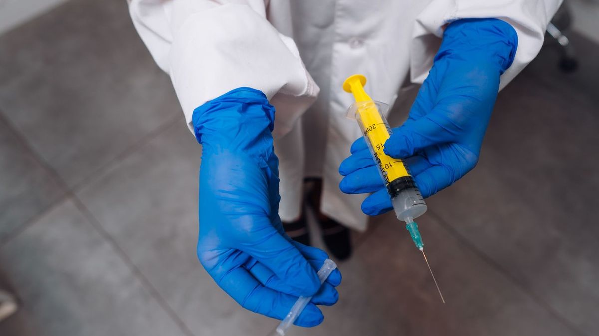 „Nevysvětlitelné zdravotní problémy“ stoply testy vakcíny Johnson & Johnson