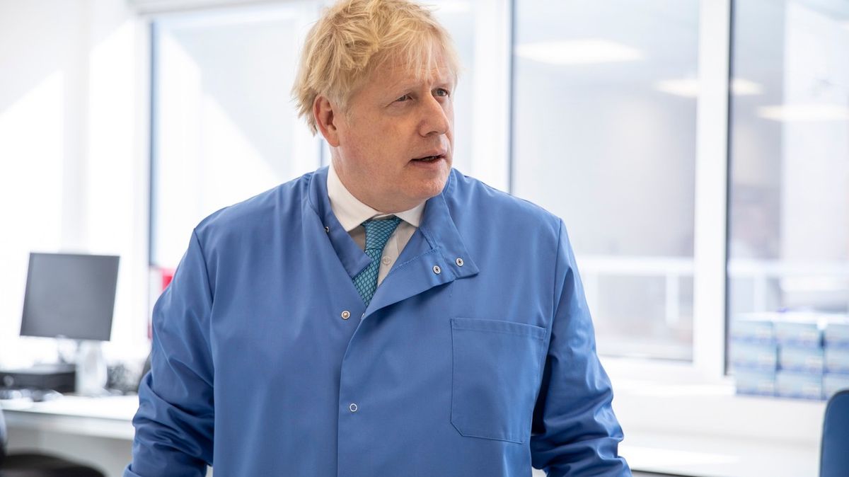 Boris Johnson je na jednotce intenzivní péče