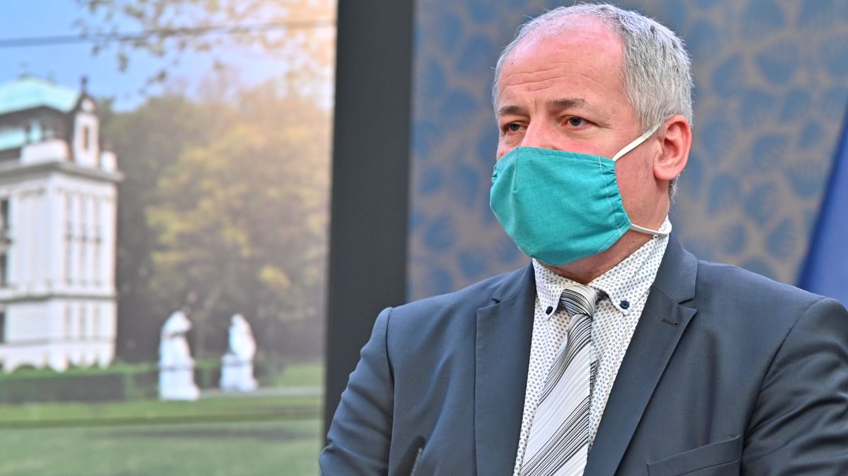 Prymula je novým ministrem zdravotnictví, Zeman ho jmenoval v Lánech