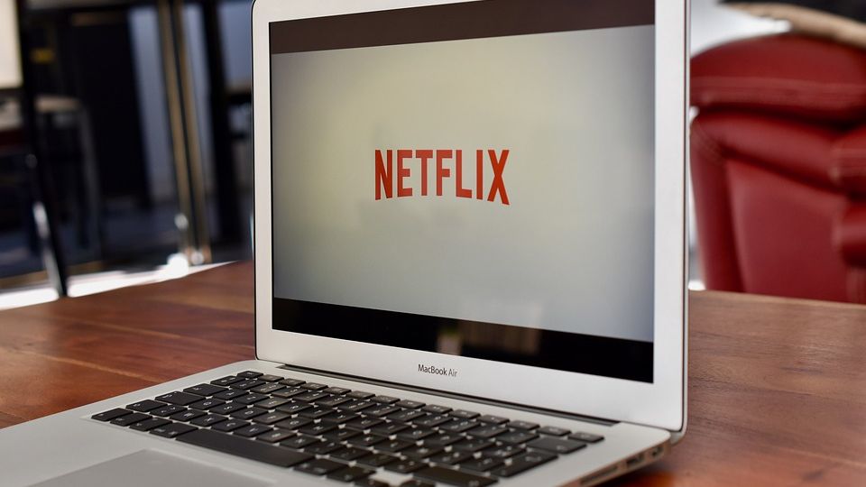 Netflix zabojuje o volný čas miliardy lidí