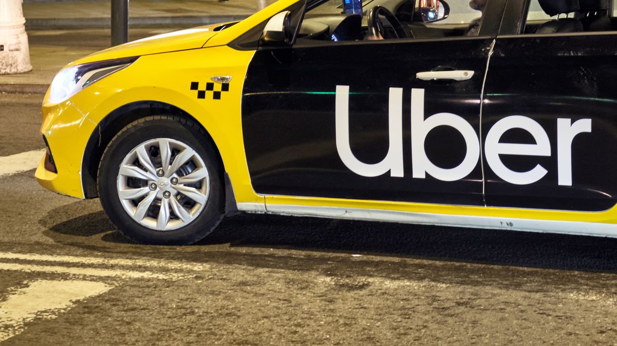 Taxikem mohou začít jezdit děti od 13 let. Rodiče na ně dohlédnou přes aplikaci