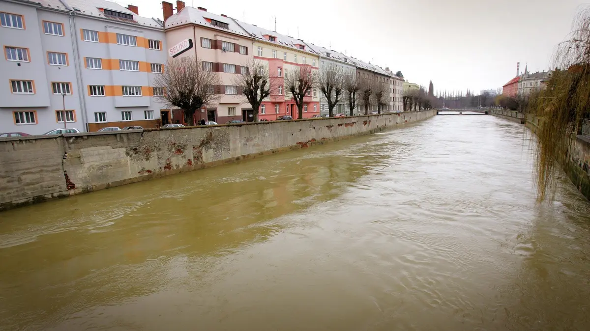 Na Sumave Se Zvedaji Hladiny Rek Dosahuji Uz K Druhemu Stupni Seznam Zpravy