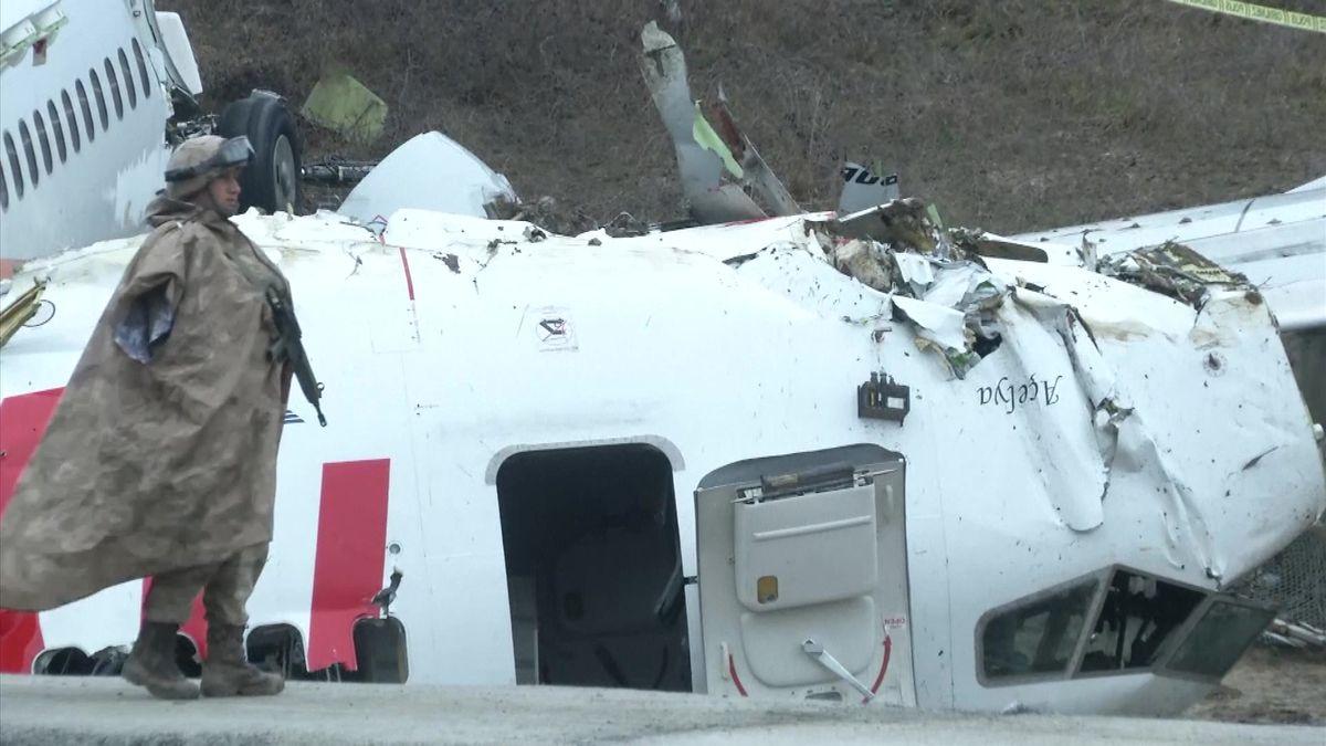 Záběry trosek letadla, z kterého vyvázl bez zranění jeden ze 183 lidí