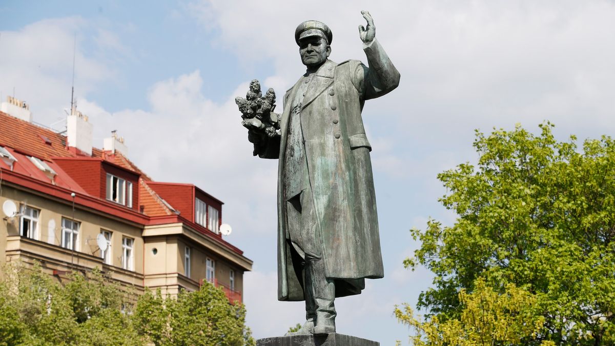 Proč Rusko hledá sochu Koněva? Je o něj dobře postaráno, říkají v depozitáři