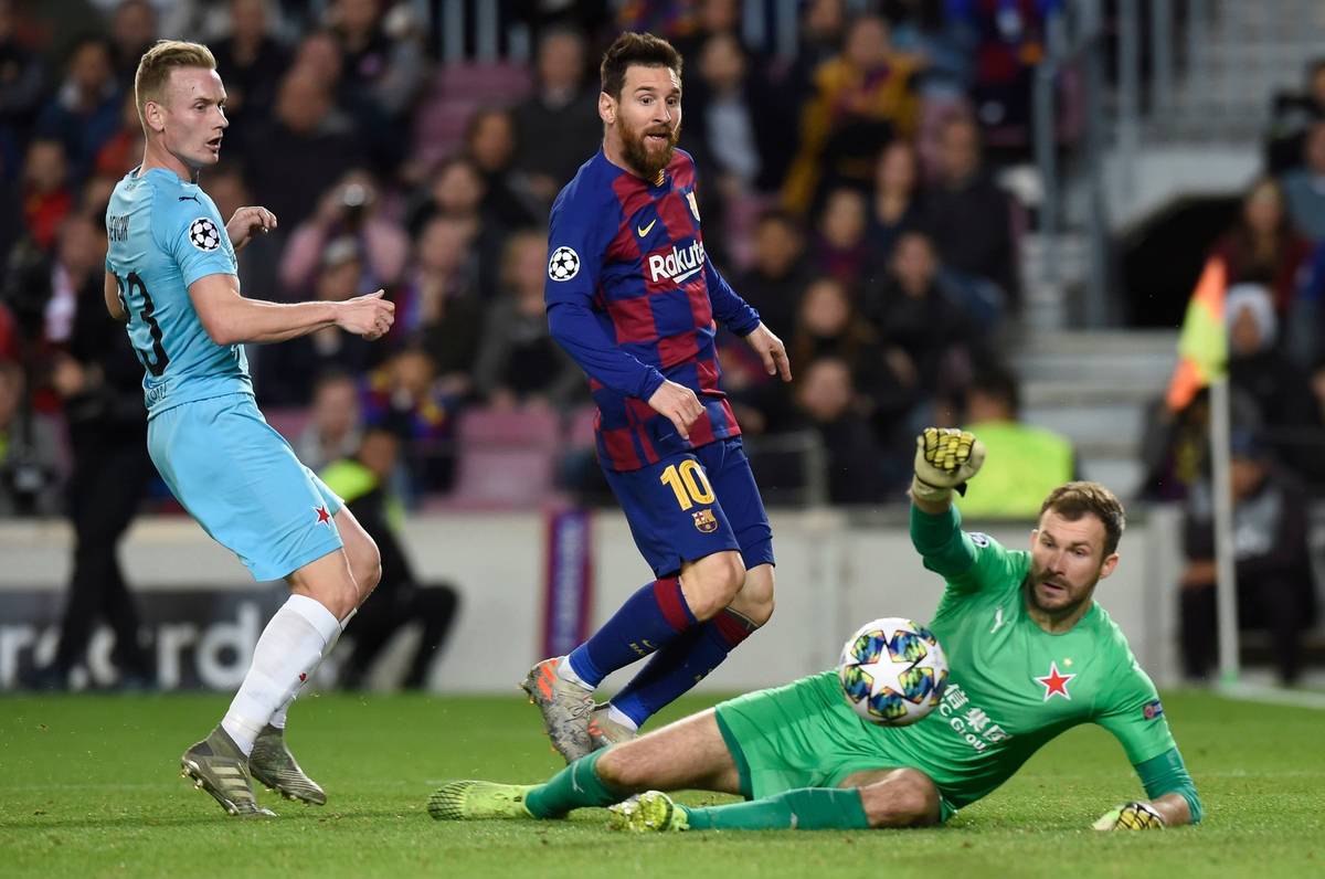 Lionel Messi a Ondřej Kolář v Lize mistrů.