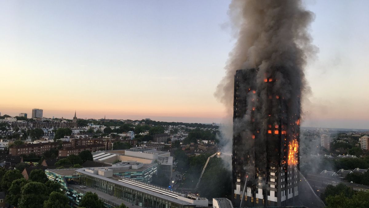 Kvůli smrtícímu požáru Grenfell Tower bylo obviněno 58 lidí a 19 firem