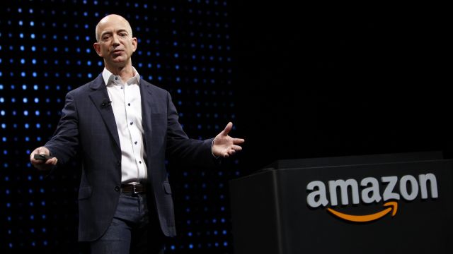Jeff Bezos prodal akcie Amazonu. Výdělek slušný: tři miliardy dolarů