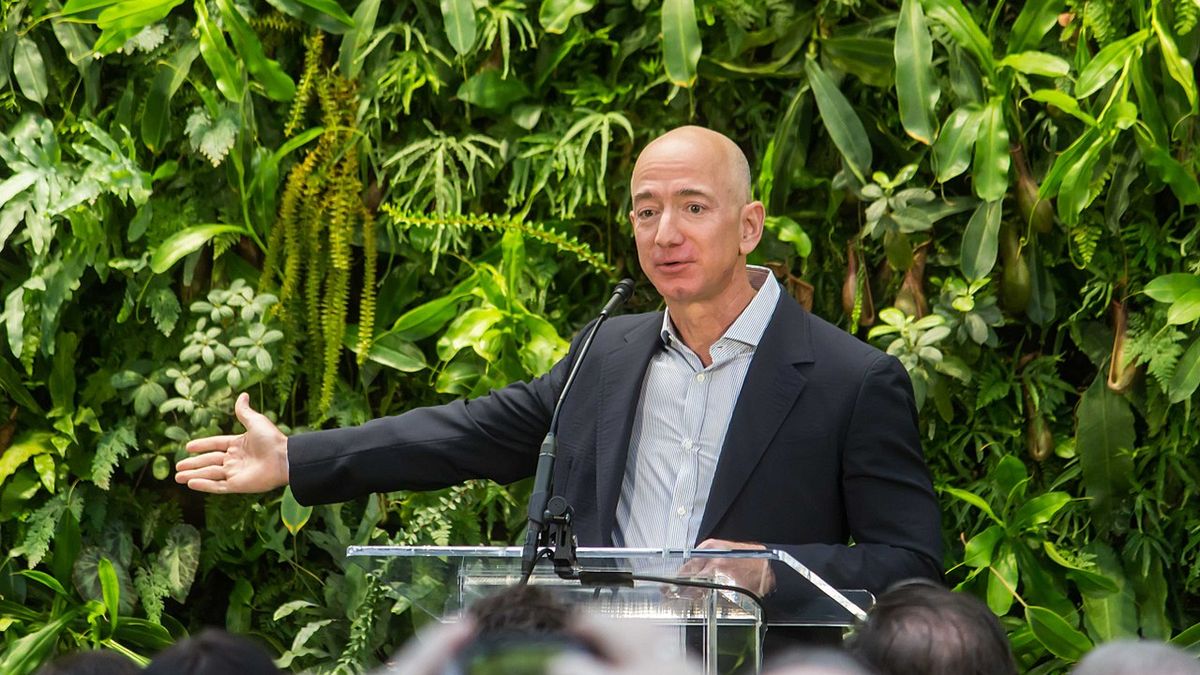 Amazon změnil postoj. Bezos žádá v USA vyšší firemní daně