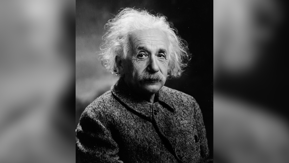 Einstein a Newton se mýlili, tvrdí indičtí vědci - Seznam Zprávy