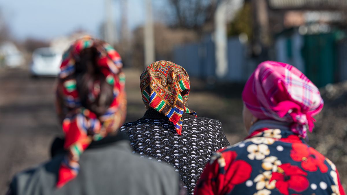 Šest let války o Donbas. Nezapomeňte, vzkazují babičky z vesnice na frontě