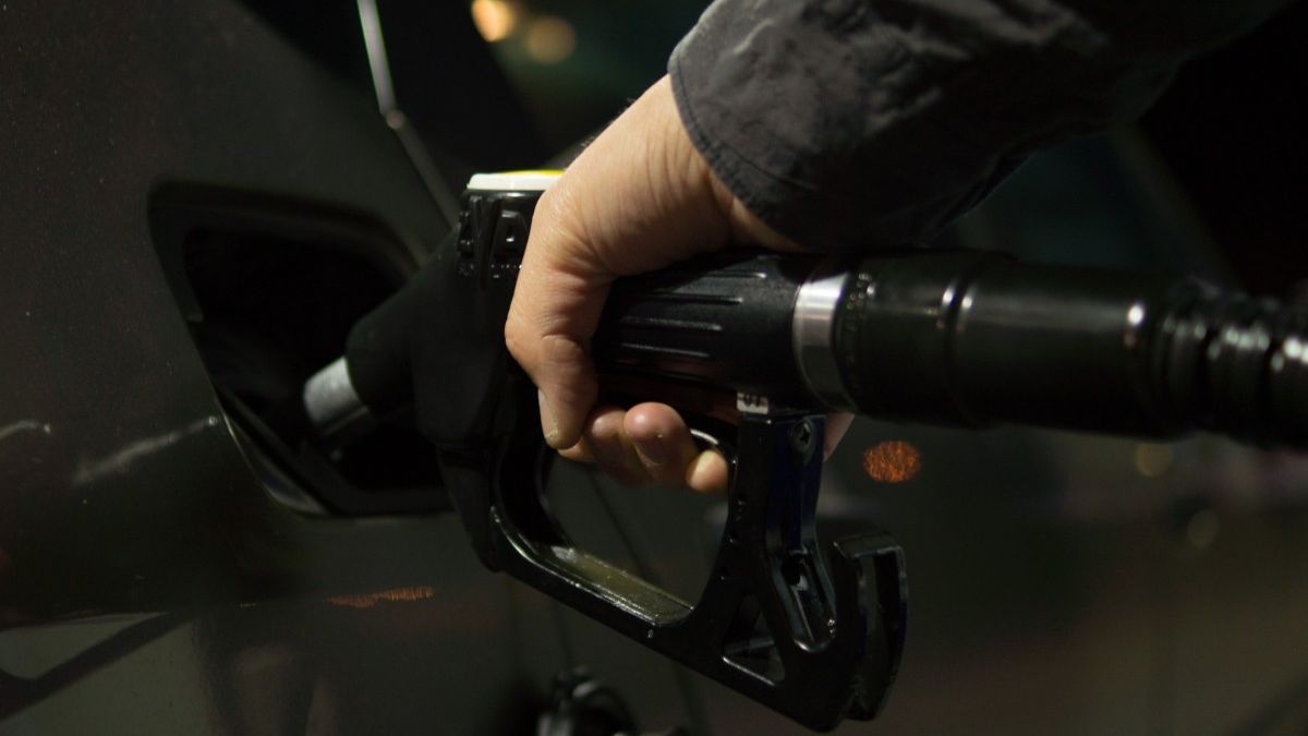 Ceny paliv nadále klesají, nafta je nejlevnější od loňského září