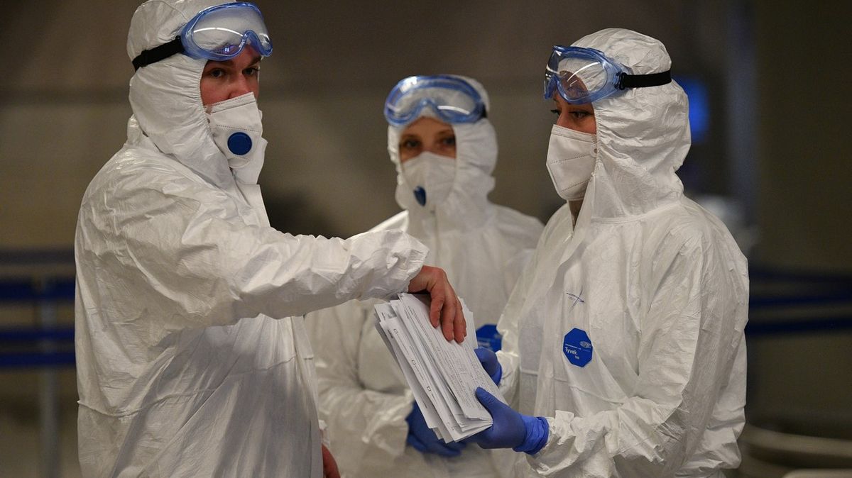 Rusko má první oběť koronaviru. Velké množství testů vyvolává pochybnosti