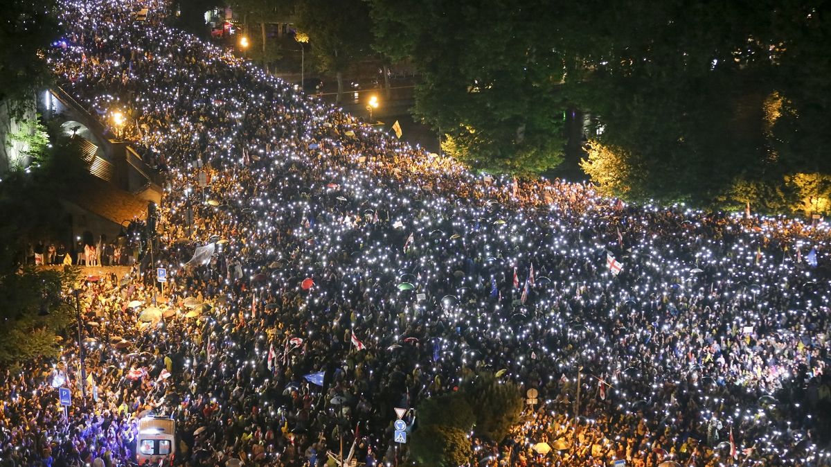 „Ne ruské diktatuře.“ V Tbilisi protestovalo 50 tisíc lidí