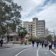 Její odhad koresponduje i s čistě laickým pozorování turistického ruchu. Za zhruba dvě hodiny procházky rozpadajícím se městem jsem v deštivém únorovém dni potkala nižší stovky turistů.