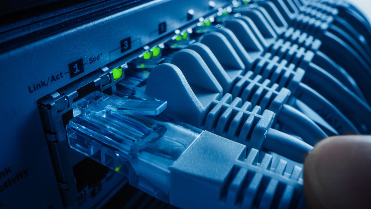 Írán pozastavil činnost orgánu, který nařídil obnovu internetového připojení