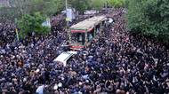 Íránci se loučí s prezidentem, zveřejnili i jeho fotky v pohřebním rubáši