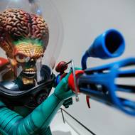 V planetce najde třeba i emzáka ze slavné komedie Mars útočí. 