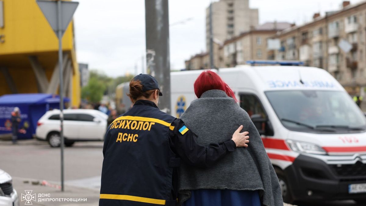 Po ruském raketovém útoku na Dnipro místní úřady hlásí nejméně šest zraněných