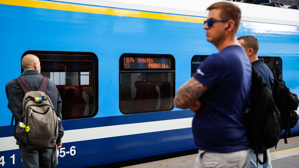 Změny v dopravě: dražší dálniční známky i zabezpečení železnic