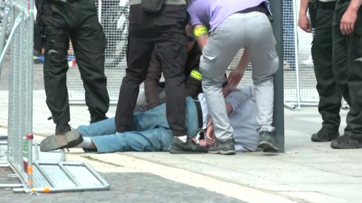 Z místa činu: Několik snímků ukazuje atentát na premiéra Fica