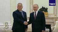 Orbán je v Kremlu. Podal si ruku s Putinem