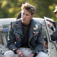 Z filmu Motorkáři s Austinem Butlerem a Tomem Hardym.